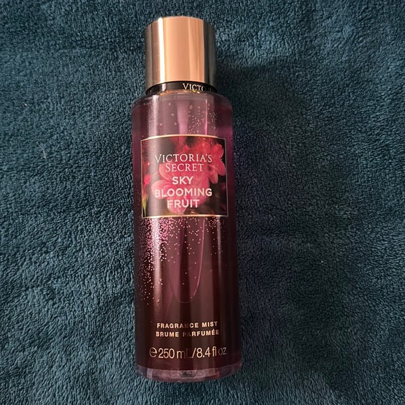 victorias-secret-sky-blooming-fruit-250ml-limited-edition