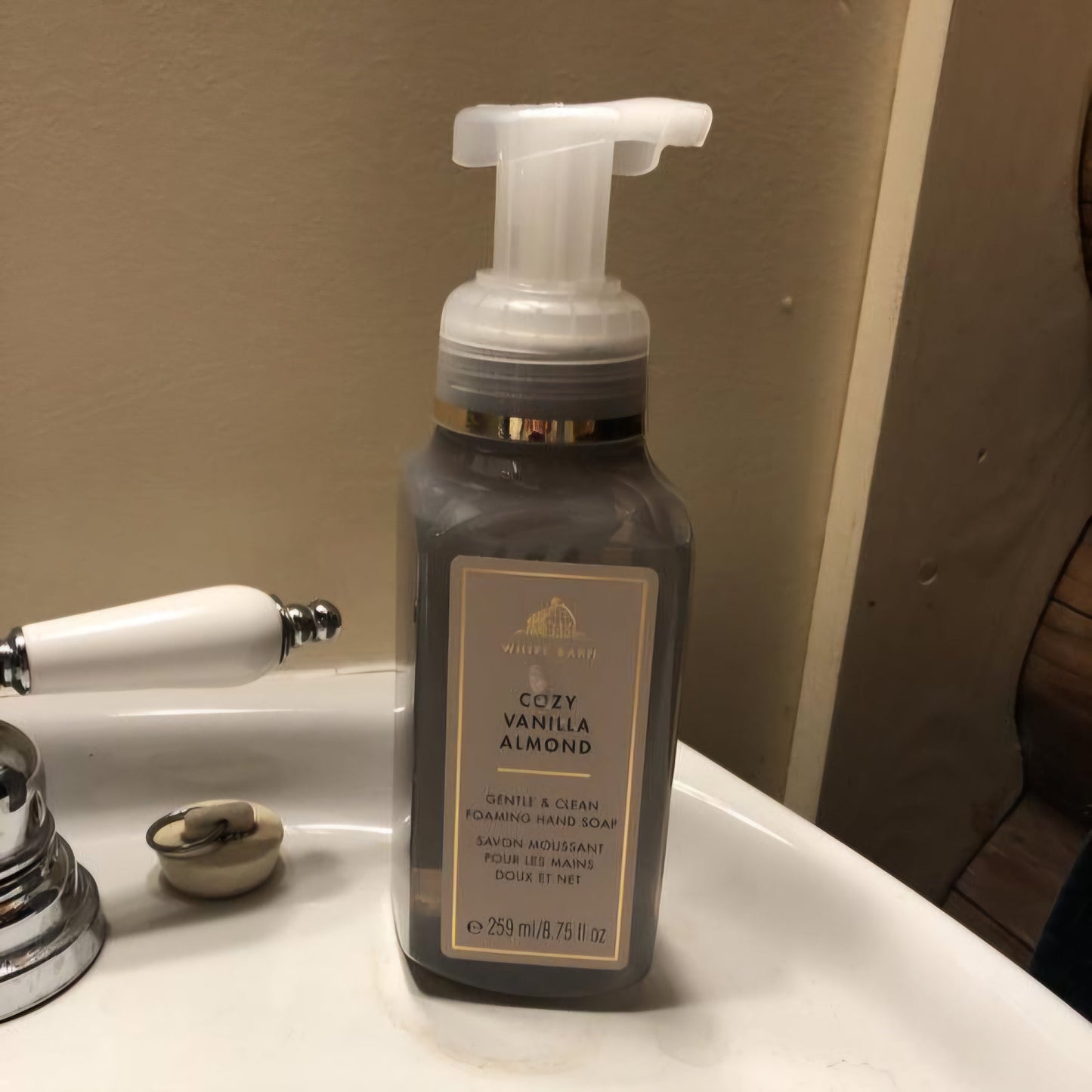 BATH & BODY WORKS - Savon Moussant Pour Les Mains - réf Cozy Vanilla Almond